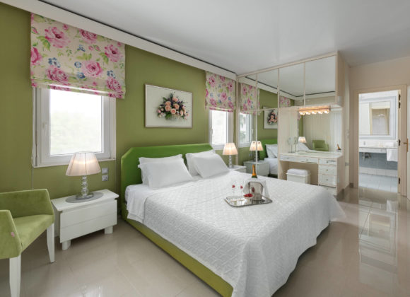 city mansion rhodes master room